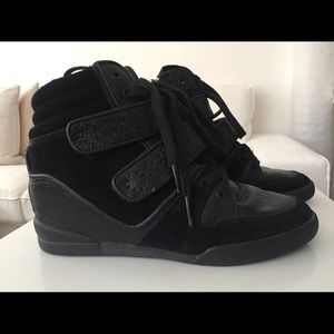 Heeled sneakers
